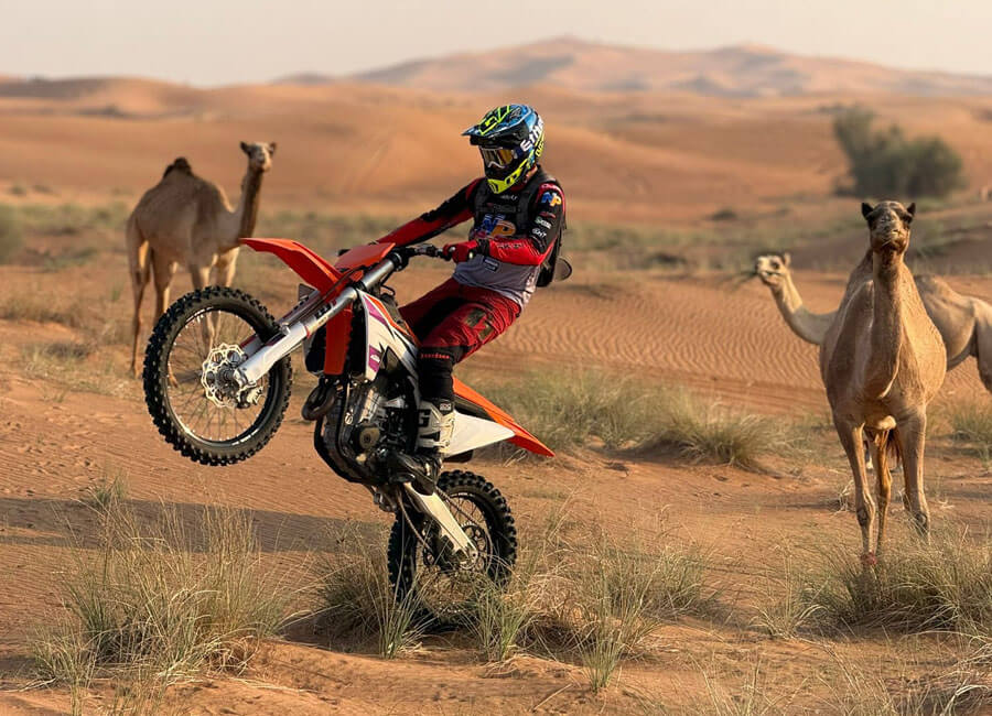12-red-dunes-desert-safari-dirt-bike-ride-uae-dubai