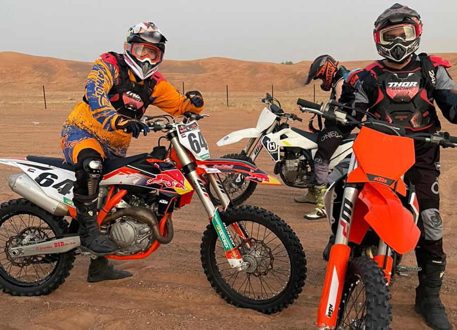 4-dirt-bike-enduro-desert-safari-adventure-gruop-tour-dubai